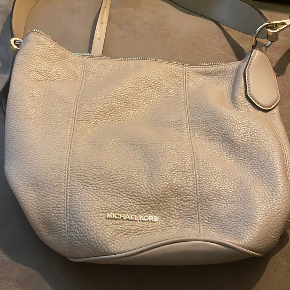 Michael Kors Beige Leather Bucket Bag